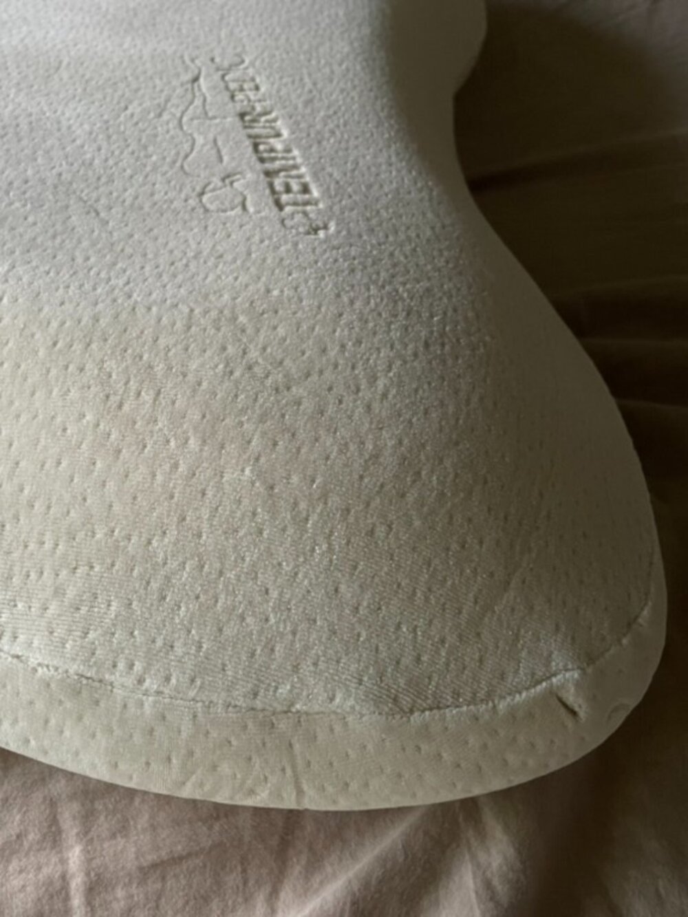 Tempur-Pedic Symphony Ergonomic Memory Foam Pillow - Cream - Picture 5 of 6
